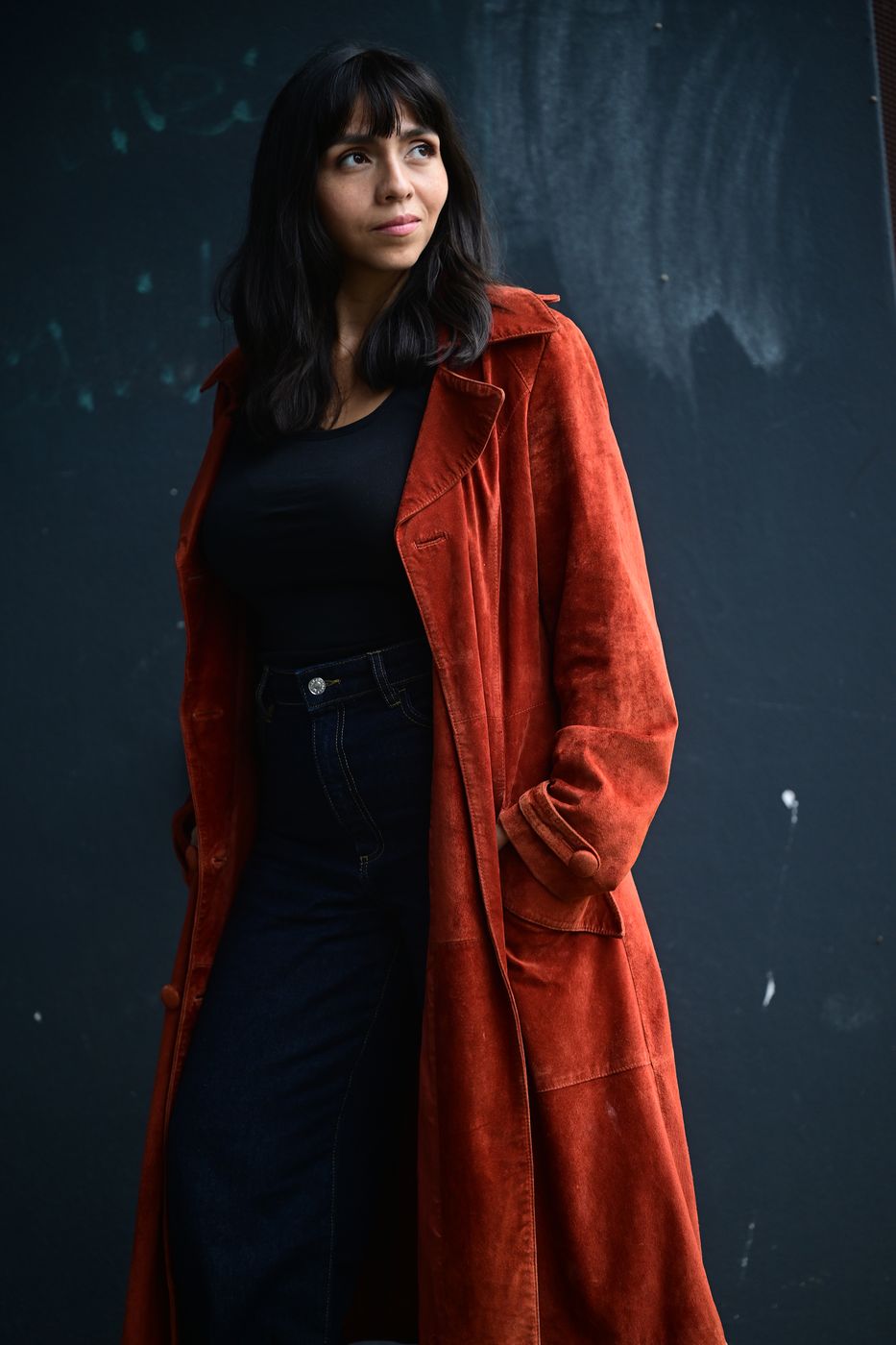 Sarella Vargas — im roten Mantel